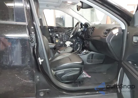 2018 Jeep Compass Limited 4X4 z USA, uszkodzony, nr VIN 3C4NJDCB1JT199586